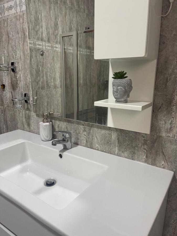 City Center Apartment Тирана Екстер'єр фото